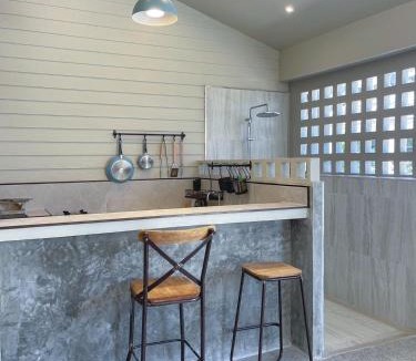 Saen Suk House | AobOun House Bangsaen บ้านโอบอุ่น บางแสน