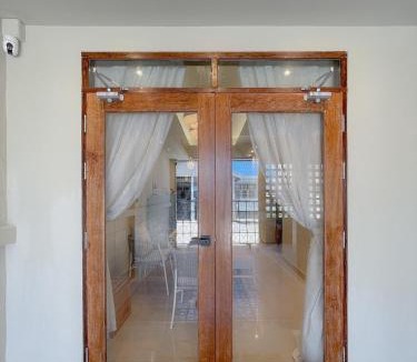 Saen Suk House | AobOun House Bangsaen บ้านโอบอุ่น บางแสน