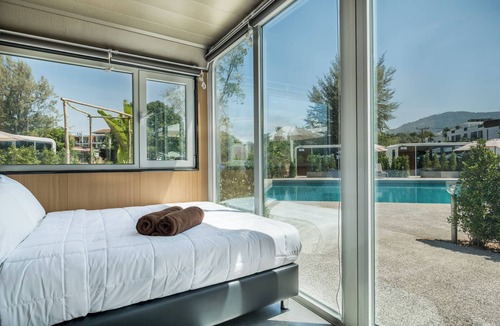 Cherngtalay Cabin | Apple House Cozy 1-bedroom cabin in fabulous Tambon Choeng Thale with AC
