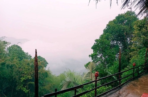 Pa Tueng Bed & Breakfast | Authentic Akha Mudhouse — Mountain View Retreat in Mae Salong บ้านดินอาข่า