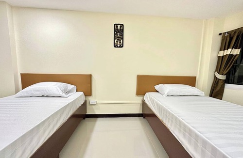 Chana Songkhram Hostel | Baan At Khaosan Hostel