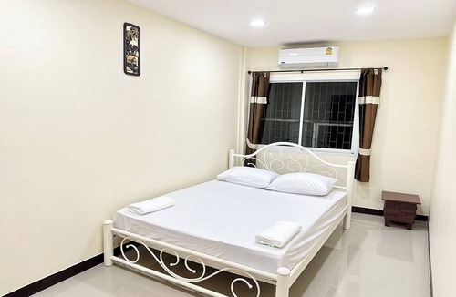 Chana Songkhram Hostel | Baan At Khaosan Hostel