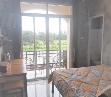 Phunphin Hotel | baankhuninn urt airport