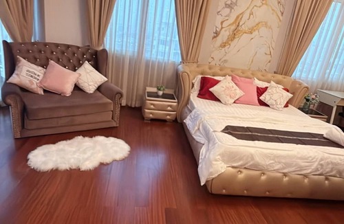 Huai Khwang Condo | Bangkok Penthouse Escape Near MRT