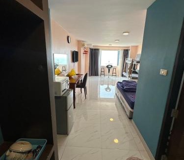 Ban Bang Saen Apartment | Bangsaen Royal Beach room 703