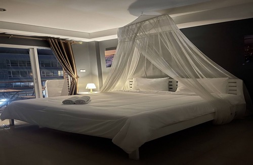Ban Bang Saen Hotel | Be Rich Hotel