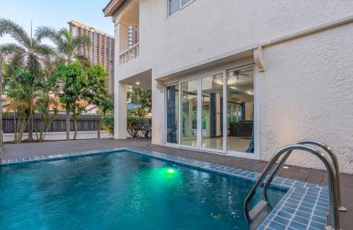 South Pattaya Villa | Beach four bedroom pool Villa Jomtien