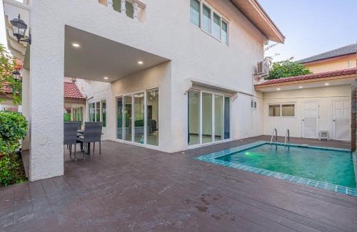 South Pattaya Villa | Beach four bedroom pool Villa Jomtien