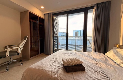Rama 9 Apartment | BIG Standing Desk with w/Pool, Spa, Gym, near MRT