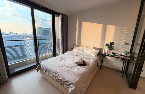 Rama 9 Apartment | BIG Standing Desk with w/Pool, Spa, Gym, near MRT