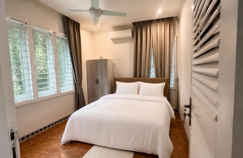 Krong Kaeb House | Blue Crab Sanctuary - ប្លូ ក្រែប សែងជូរី