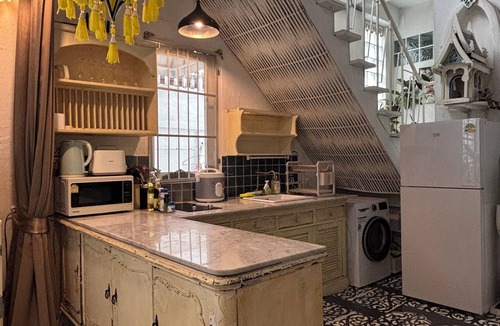 Chang Moi House | Bohemian Townhouse near Old Town & Tha Phae, Max to 8 people