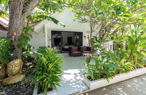Koh Lan Ski Chalet | Bungalow - Sleeps 2 - Terrace - Beach Close