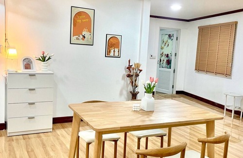 Khlung House | Charming 2-bedroom house with WiFi, AC in pleasant Tambon Khlung