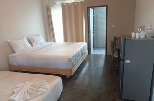 Racha Thewa Hostel | Comfy Hotels Share Bathroom คอมฟี่ โฮเทล ห้องน้ำรวม