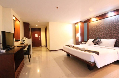 Bang Sao Thong Hotel | Convenient Grand Hotel by Zuzu