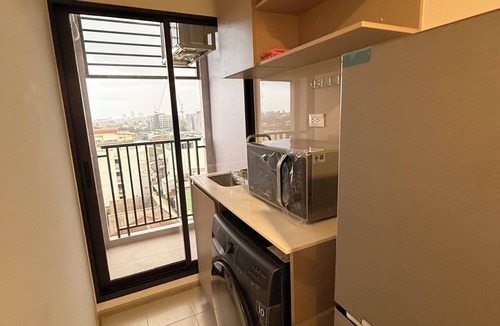 Phra Khanong Apartment | Cozy 1-bedroom apartment in fabulous Bang Chak area with AC