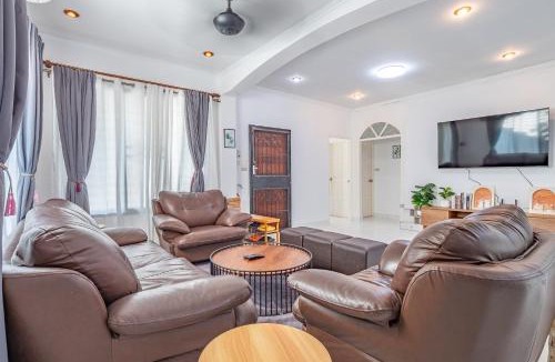 South Pattaya Villa | Deluxe 3 bedrooms Villa with fancy pool in downtown Pattaya