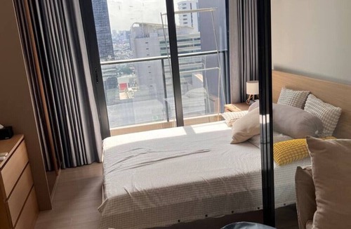 Rama 9 Apartment | Digital Nomad Stay Workspace Walk to MRT Pool