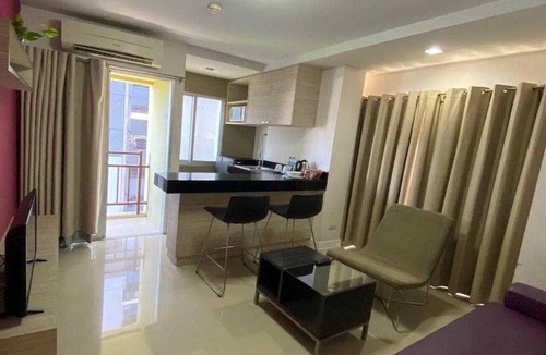 Khlong Ton Sai House | Elegant Executive Suite | Stylish Bangkok Stay
