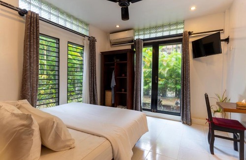 Sangkat Sla Kram Bed & Breakfast | Enkosa 4-Bedroom Wooden Luxury House