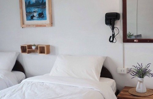 Bokeo Province Hotel | Fabulous 9-bedroom hotel with AC in charming Houayxay