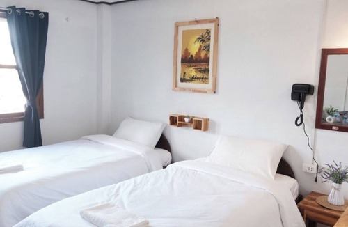 Bokeo Province Hotel | Fabulous 9-bedroom hotel with AC in charming Houayxay