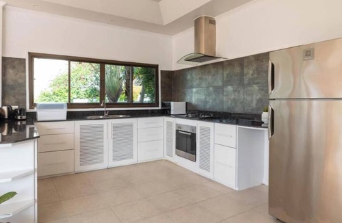 Maret House | Family 3 bedrooms villa with sea view