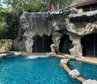 Si Racha Resort | Fire Fly Chalet