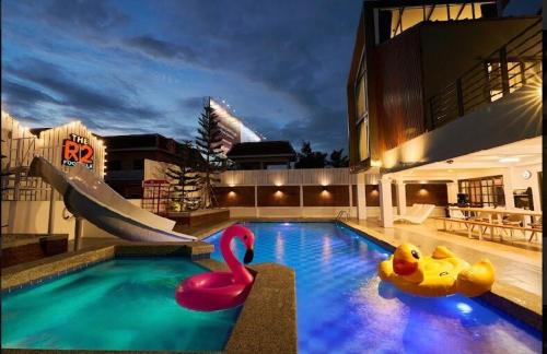 Nong Prue Villa | FUN r2 Villa, 20 People Max