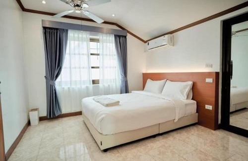 Nong Prue Villa | FUN r2 Villa, 20 People Max