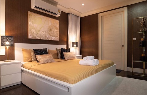 Khlong Tan Nuea House | Grand Resort Pool Villa in CENTER OF BANGKOK
