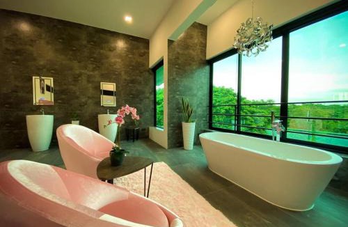 South Pattaya Villa | Gray Stone, Luxe Villa Jomtien