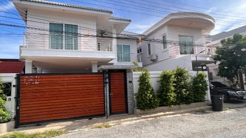 South Pattaya Villa | h2中天海滩 风月步行街 市中心 BBQ 酒吧街 独栋别墅4卧5卫豪华装修芭提雅海天-悠舍泳池桑拿房别墅