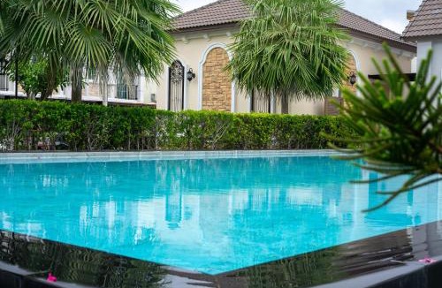 Sam Wa Tawan Ok Villa | H3 Villa for 14 with Pool Gym and Loft Bed near Safari World