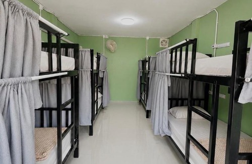Khlong Sok Hostel | Hello Bella khaosok hostel