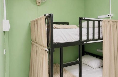 Khlong Sok Hostel | Hello Bella khaosok hostel