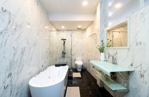 Si Phraya House | Heritage Family Home Spacious & Central Location
