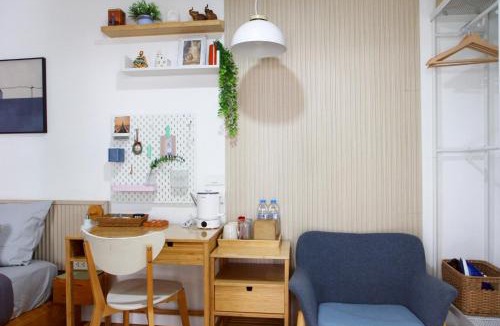 Lat Krabang Ski Chalet | Homeku Guesthouse Room 4 Cozy Stay Close to Suvarnabhumi Airport