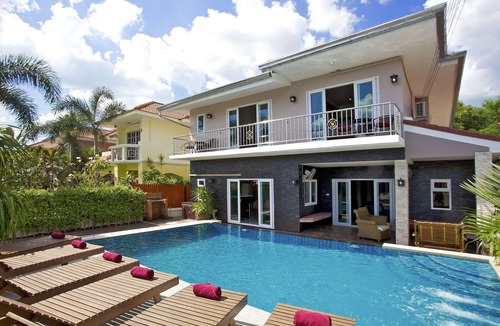 Na Kluea Villa | Jomtien Pool Villa 7 Bedrooms