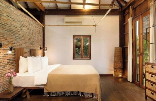 Kampot House | Khmer villa in the rice field area for 9 people