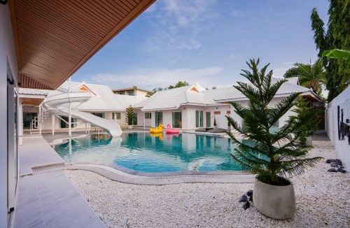 Nong Pla Lai Villa | LABARIS LUXURY POOLVILLA WONGAMART BEACH 5 Bedroom