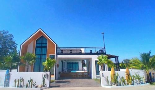 Rayong Villa | Large private pool villa, 650 m from Mae Rumphueng beach
