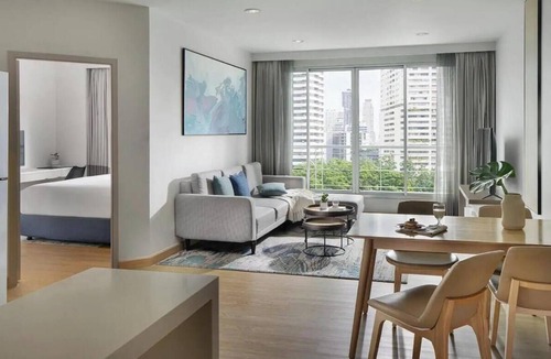 Bangkok Central Business District Apartment | LARGE TWO BEDROOM DELUXE APARTMENT WITH STUNNING CITY VIEWS