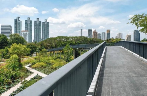 Bangkok Central Business District Apartment | LARGE TWO BEDROOM DELUXE APARTMENT WITH STUNNING CITY VIEWS