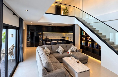 Vientiane Prefecture Villa | LaViena pool villa