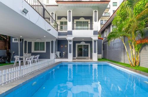 South Pattaya Villa | Luxury 5 Bedrooms Pool Villa with Terrace