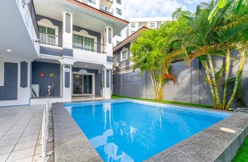 South Pattaya Villa | Luxury 5 Bedrooms Pool Villa with Terrace