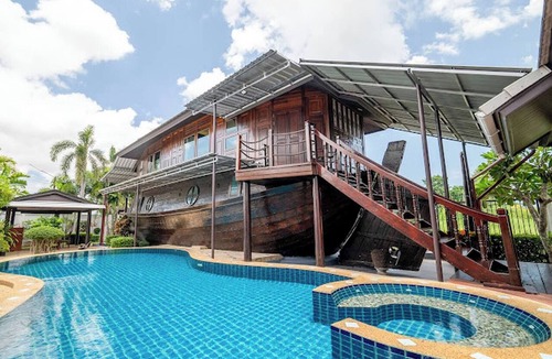 Central Pattaya Villa | Luxury Iconic Royal Boat Pool Villa North Pattaya