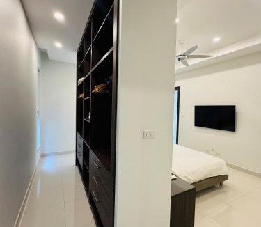 Nong Prue Villa | Luxury Pool Villa Steps Away from Mabprachan Lake